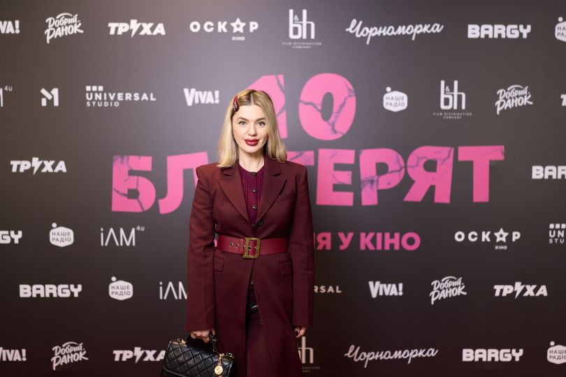 strashno veselo i provokativno u stolici vidbuvsja peredpokaz chornoyi komediyi 10 blogerjat c01a33e