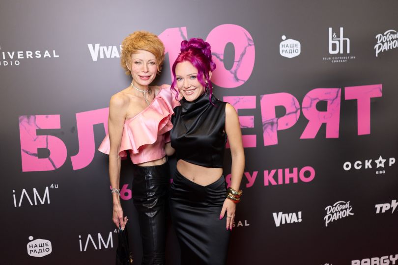 strashno veselo i provokativno u stolici vidbuvsja peredpokaz chornoyi komediyi 10 blogerjat cf3685e