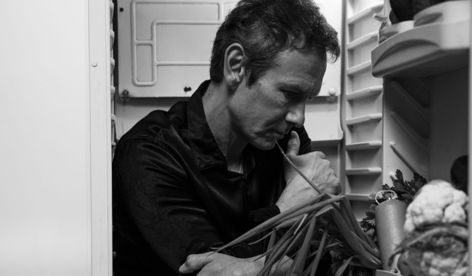 «Там, де нас нема»: вийшов ремейк культового кліпу «Океану Ельзи» 1 Святослав Вакарчук Там де нас нема ремейк 2025
