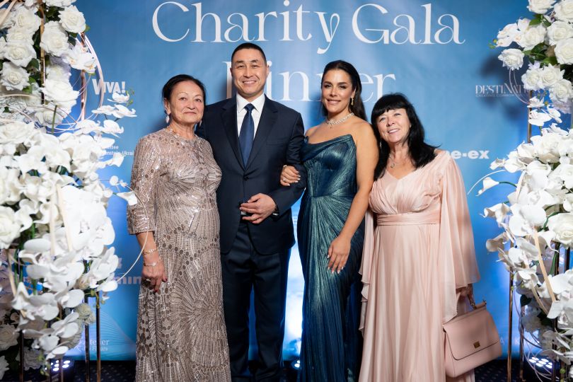 Іванна Онуфрійчук з чоловіком Алмазом, мамою та свекрухою