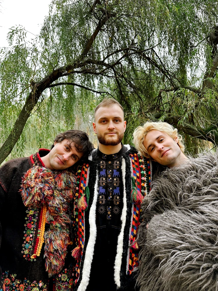 dodali rok n rolnogo zvuchannja gurt ziferblat prezentuvav rimejk legendarnogo hita nazarija jaremchuka nezrivnjannij svit krasi b889b4c