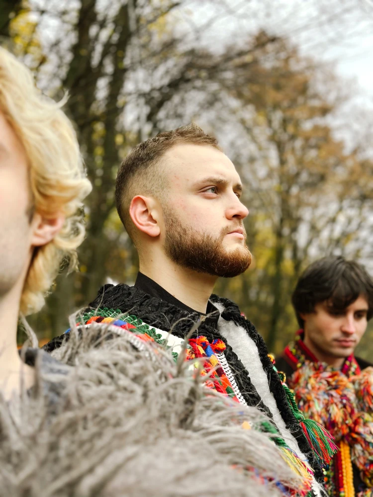 dodali rok n rolnogo zvuchannja gurt ziferblat prezentuvav rimejk legendarnogo hita nazarija jaremchuka nezrivnjannij svit krasi dd97dc2