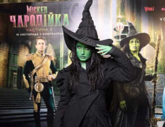 jak minula kostjumovana vechirka do premyeri wicked charodijka chastina 2 d161009.jpg