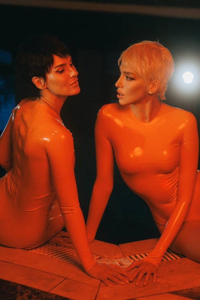 Оля Полякова та Маша Єфросиніна ELLE Ukraine Оля Полякова та Маша Єфросиніна ELLE Ukraine