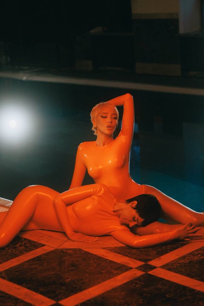 Оля Полякова та Маша Єфросиніна прикрасили нову digital обкладинку ELLE Ukraine Оля Полякова та Маша Єфросиніна прикрасили нову digital обкладинку ELLE Ukraine