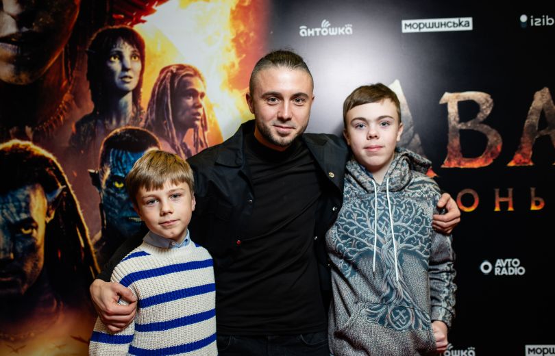 «Аватар Вогонь і Попіл» зірки на допремʼєрному показі фільму