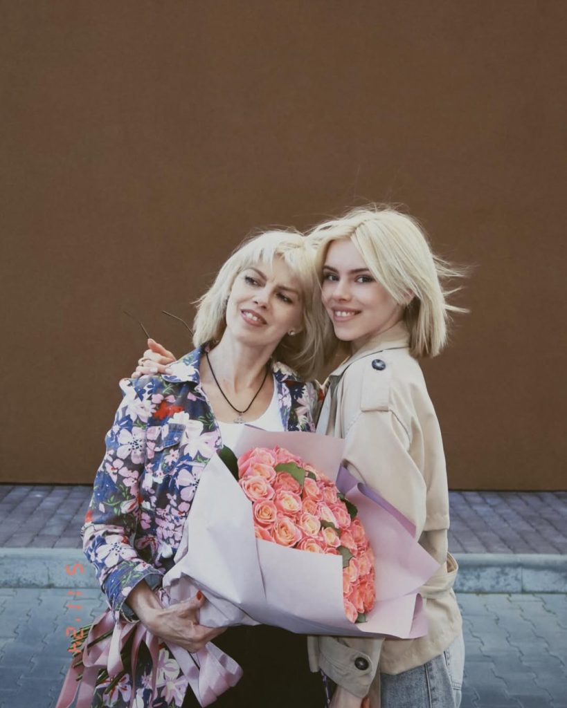 Маша Кондратенко з мамою