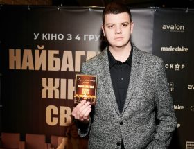 Найбагатша жінка світу (2025) рецензія на фільм