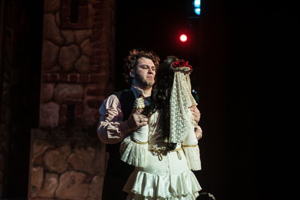 Олег Злакоман в ролі Дона Хозе в опері «Кармен». Фото Національна опера України