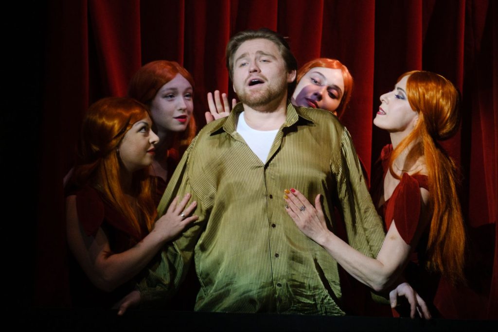 Сцена з вистави «Казки Гоффмана». Фото Національна опера України