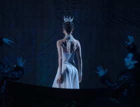 Сцена з вистави «Снігова королева». Фото Національна опера України