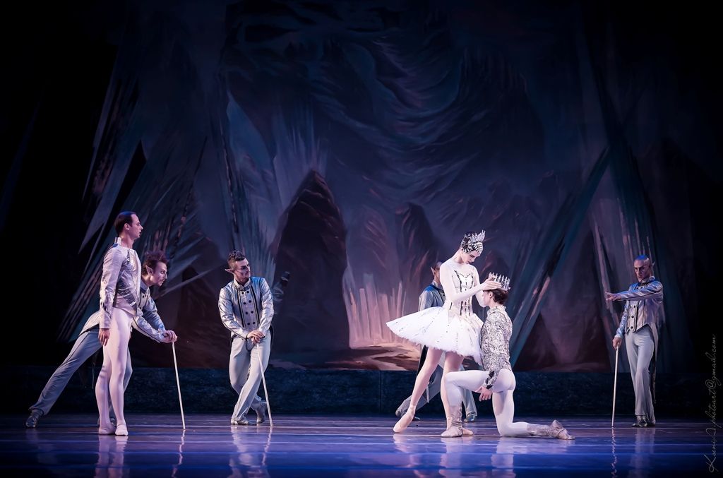 Сцена з вистави «Снігова королева». Фото Національна опера України