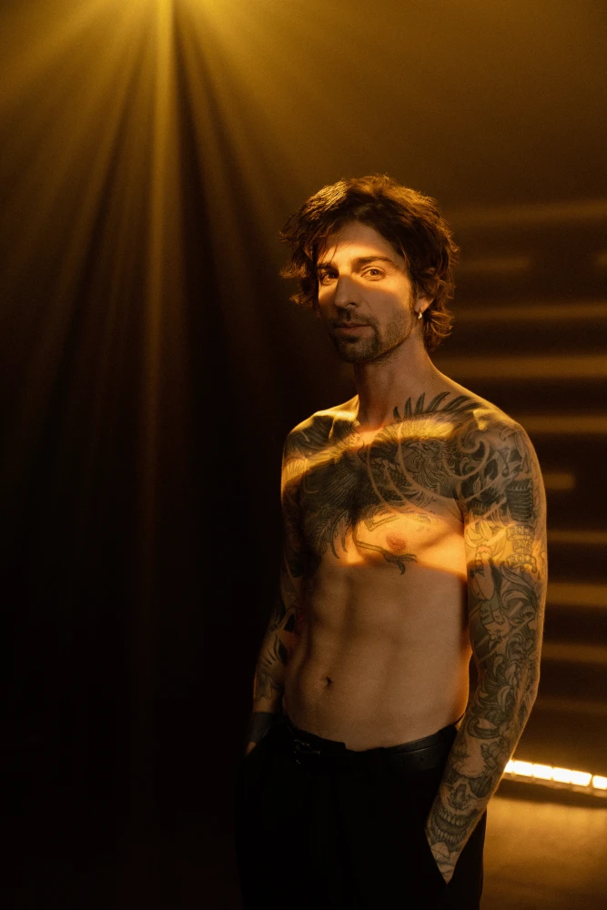 volodimir dantes prezentuvav trek v obijmah shho stav saundtrekom do erotichnogo trileru vsi vidtinki spokusi 99c1180