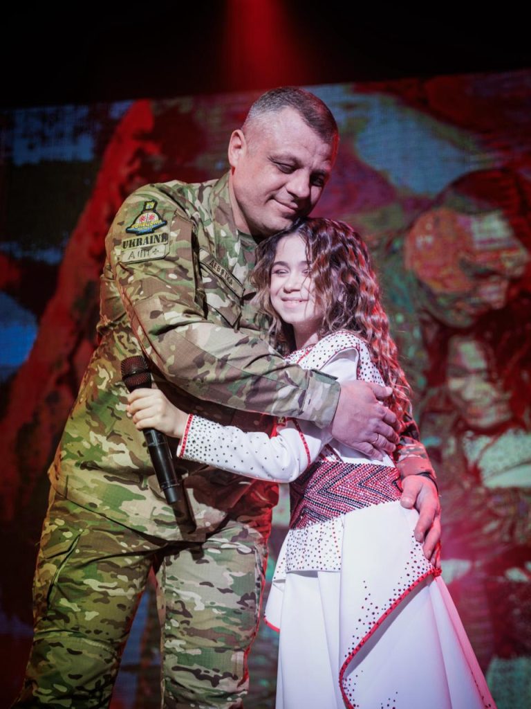 4 Софія Нерсесян з військови ЗСУ