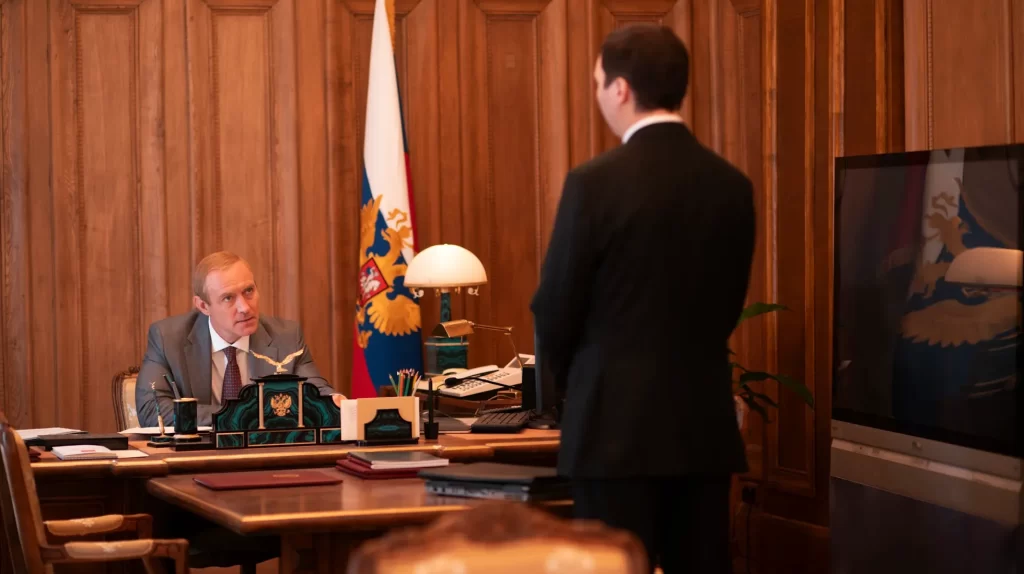 Джуд Лоу у ролі Путіна в фільмі Кремлівський чарівник (кадр зі стрічки ) Джуд Лоу у ролі Путіна в фільмі Кремлівський чарівник (кадр зі стрічки )