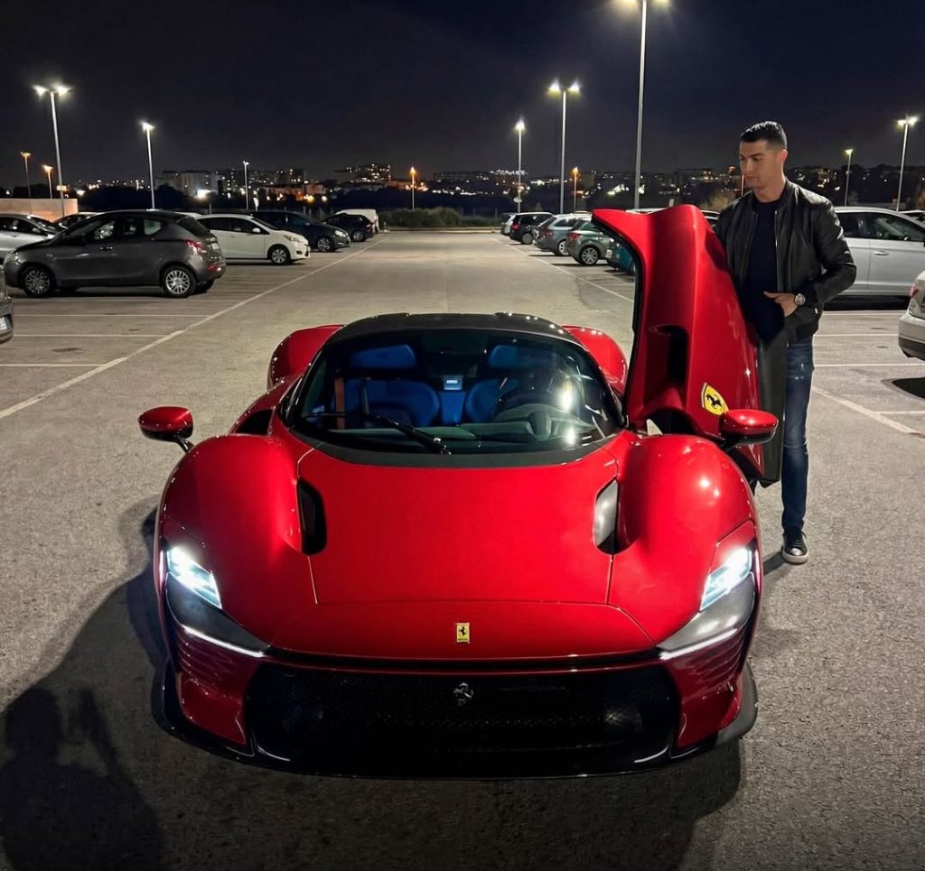 Ferrari Daytona SP3 — $2 200 000 автомобілі Кріштіану Роналду Ferrari Daytona SP3 — $2 200 000 автомобілі Кріштіану Роналду