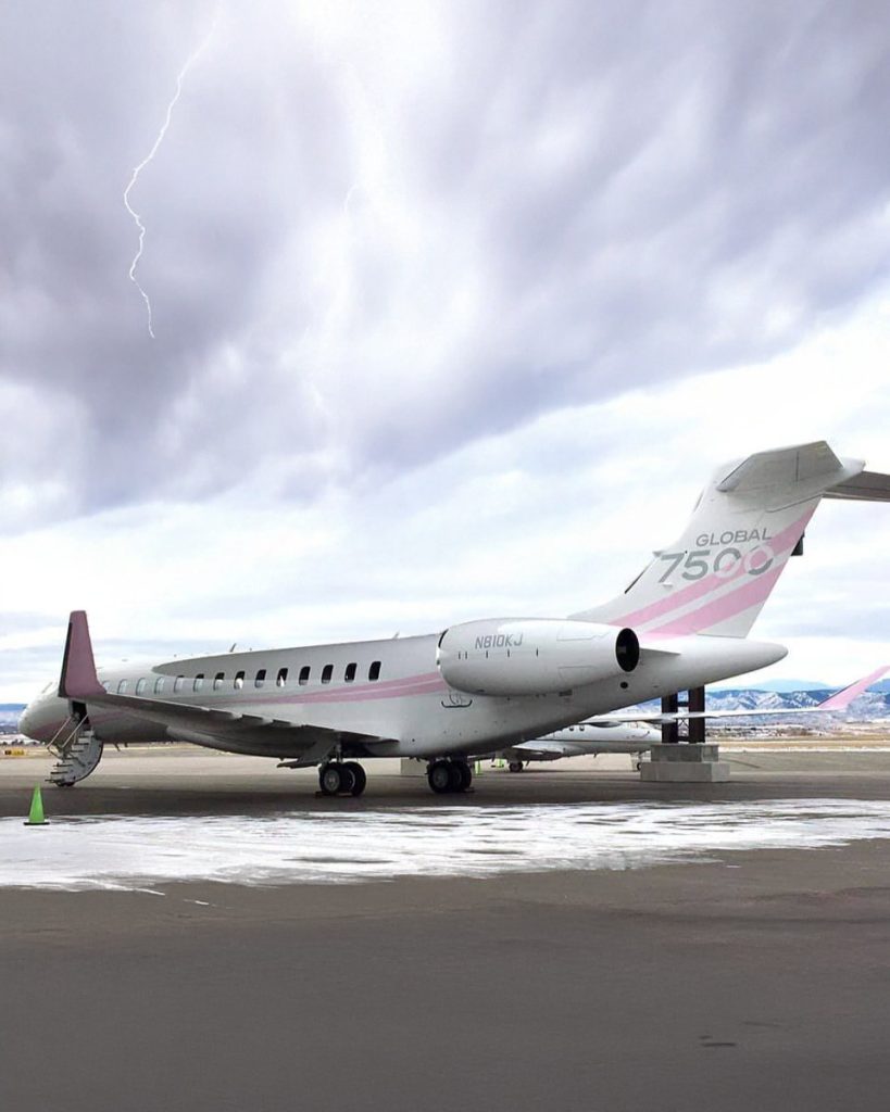літак Кайлі Дженнер Bombardier Global 7500 23.46.07 літак Кайлі Дженнер Bombardier Global 7500 23.46.07