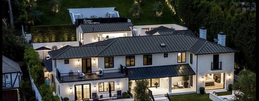 Маєток Ріанни в районі Беверлі Гіллз, біля якого сталася стрілянина в 2026