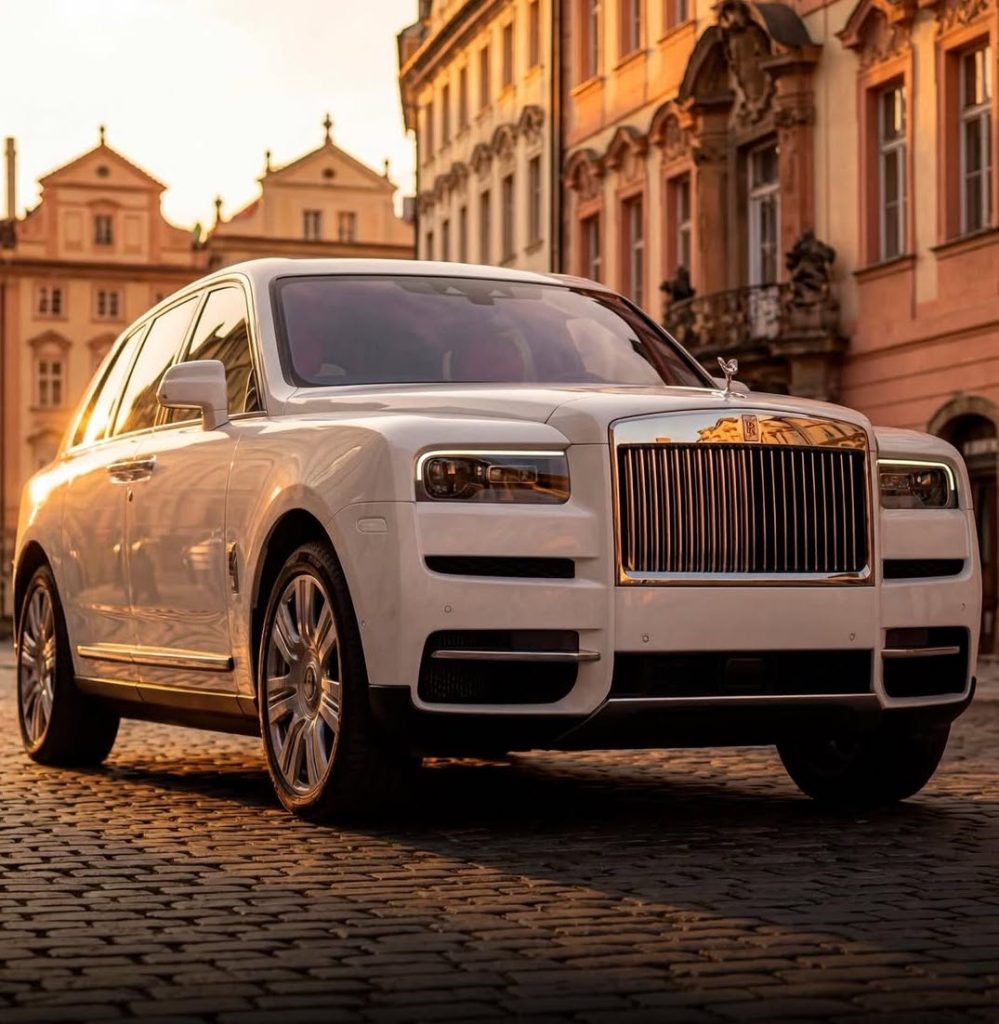 Rolls Royce Cullinan — $550 000 Rolls Royce Cullinan — $550 000