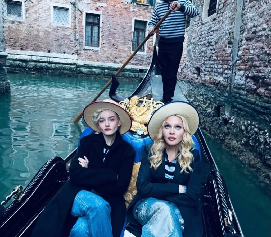 Мадонна і Джулія Гарнер венеція байопік 2026 Мадонна і Джулія Гарнер венеція байопік 2026