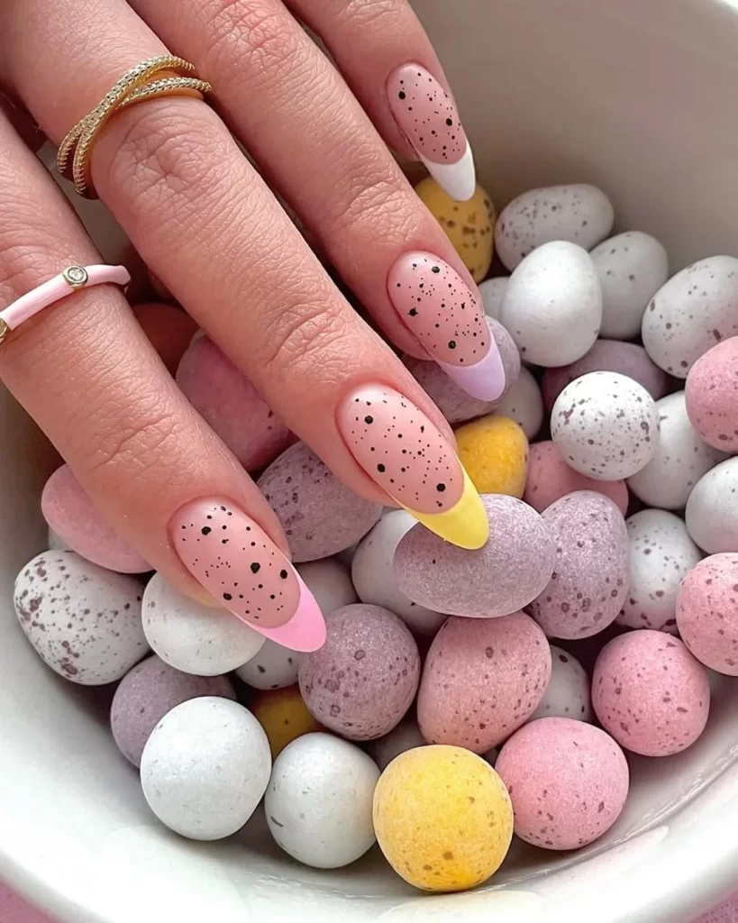 манкюр Френч з яєчною шкарлупою манкюр Френч з яєчною шкарлупою