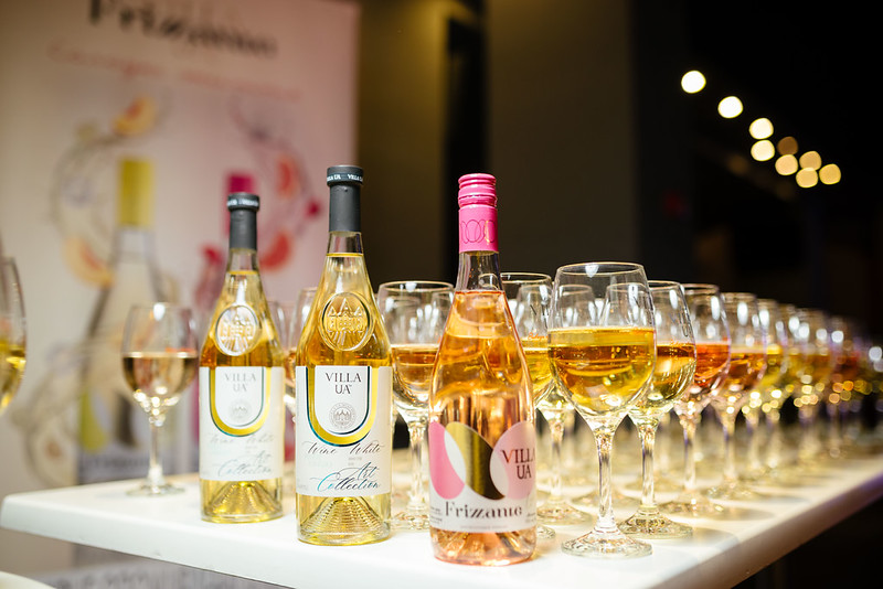 шампанське для гостей прем’єри