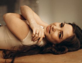 VYNOHRADOVA випустила «Please love me» 2